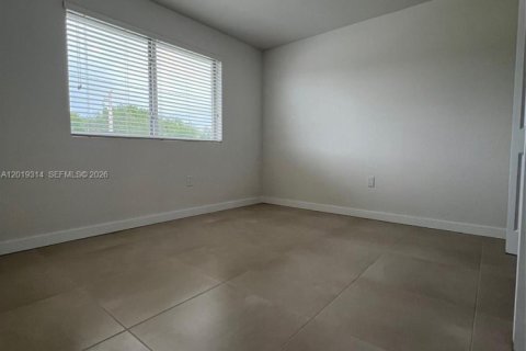 Townhouse in Florida City, Florida 3 bedrooms, 139.35 sq.m. № 2273632 - photo 14