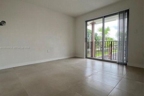 Townhouse in Florida City, Florida 3 bedrooms, 139.35 sq.m. № 2273632 - photo 11