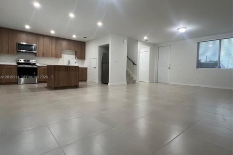 Townhouse in Florida City, Florida 3 bedrooms, 139.35 sq.m. № 2273632 - photo 5