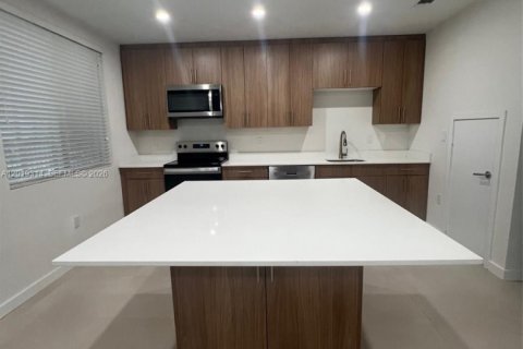 Townhouse in Florida City, Florida 3 bedrooms, 139.35 sq.m. № 2273632 - photo 7