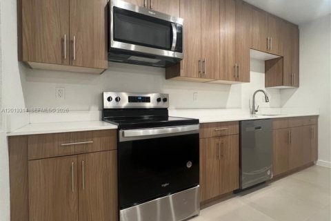 Townhouse in Florida City, Florida 3 bedrooms, 139.35 sq.m. № 2273632 - photo 8