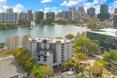 Condo in Orlando, Florida, 2 bedrooms  № 1511090 - photo 1