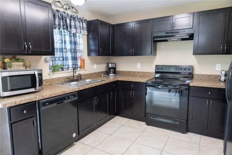 House in Ocala, Florida 3 bedrooms, 129.69 sq.m. № 1784696 - photo 18