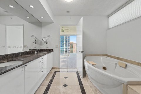 Copropriété à louer à Sunny Isles Beach, Floride: 2 chambres, 147.71 m2 № 2075205 - photo 19
