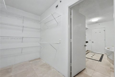 Copropriété à louer à Sunny Isles Beach, Floride: 2 chambres, 147.71 m2 № 2075205 - photo 27