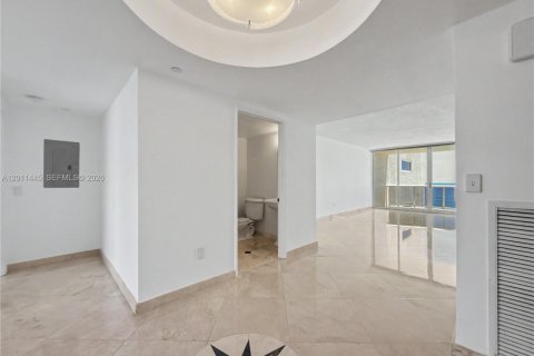 Copropriété à louer à Sunny Isles Beach, Floride: 2 chambres, 147.71 m2 № 2075205 - photo 23