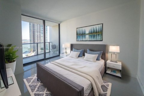Condo in Miami, Florida, 3 bedrooms  № 2019805 - photo 2