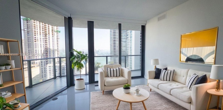 Condo in Miami, Florida, 3 bedrooms  № 2019805