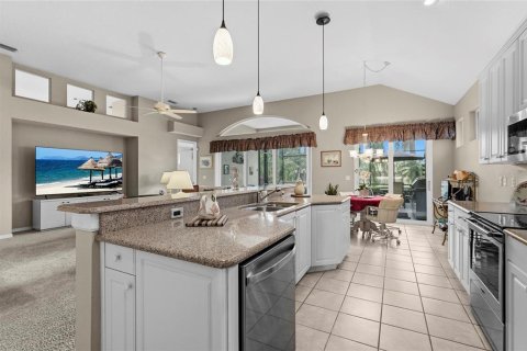 House in Lakewood Ranch, Florida 3 bedrooms, 198.07 sq.m. № 2209458 - photo 24