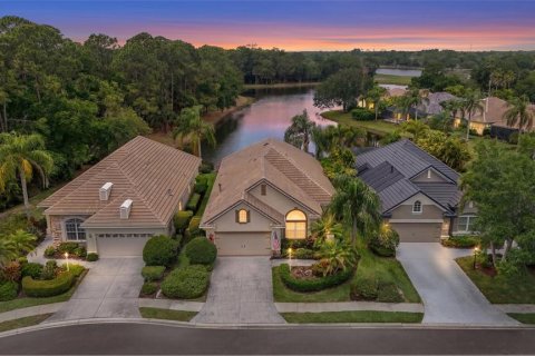House in Lakewood Ranch, Florida 3 bedrooms, 198.07 sq.m. № 2209458 - photo 18