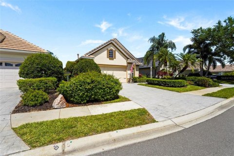 House in Lakewood Ranch, Florida 3 bedrooms, 198.07 sq.m. № 2209458 - photo 21