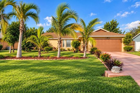 Villa ou maison à louer à Port St. Lucie, Floride: 3 chambres, 154.22 m2 № 2387111 - photo 2
