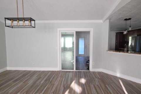 Villa ou maison à louer à Port St. Lucie, Floride: 3 chambres, 154.22 m2 № 2387111 - photo 6