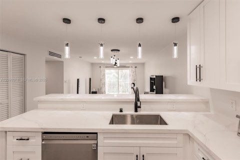 Copropriété à louer à Oakland Park, Floride: 2 chambres, 92.9 m2 № 2386914 - photo 8