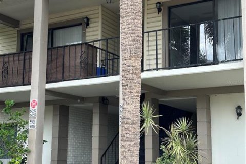 Condominio en alquiler en Orlando, Florida, 2 dormitorios, 76.64 m2 № 1919645 - foto 1