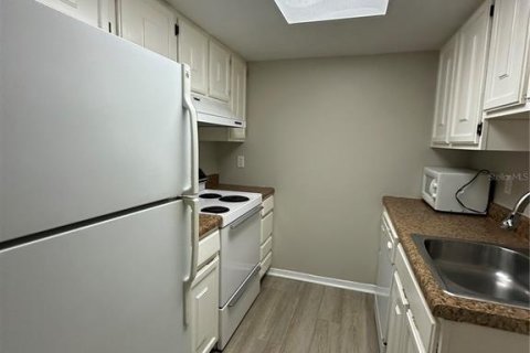 Condominio en alquiler en Orlando, Florida, 2 dormitorios, 76.64 m2 № 1919645 - foto 6