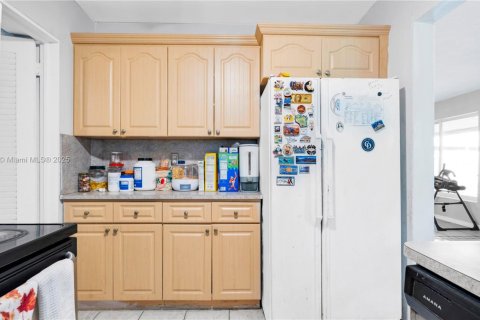 Casa en venta en Hollywood, Florida, 3 dormitorios, 167.6 m2 № 1938991 - foto 13