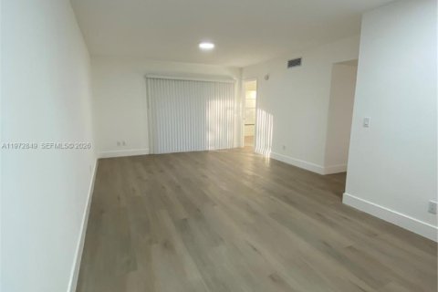 Condominio en venta en Naples, Florida, 2 dormitorios № 2033072 - foto 2