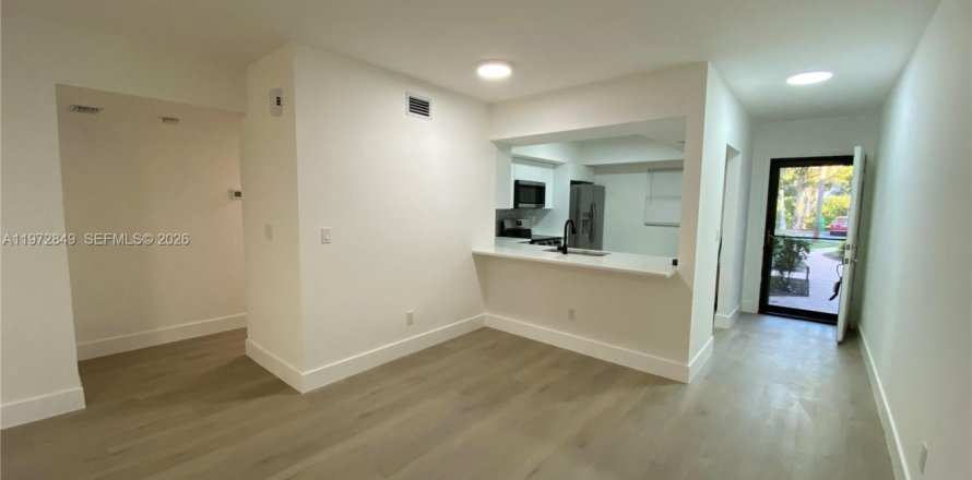 Condominio en Naples, Florida, 2 dormitorios № 2033072