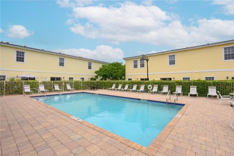Townhouse in Lauderhill, Florida 3 bedrooms, 138.98 sq.m. № 1839287 - photo 18