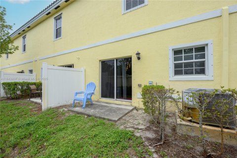 Townhouse in Lauderhill, Florida 3 bedrooms, 138.98 sq.m. № 1839287 - photo 17