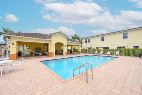 Townhouse in Lauderhill, Florida 3 bedrooms, 138.98 sq.m. № 1839287 - photo 20
