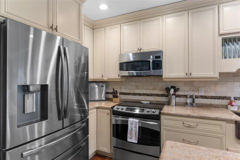 Townhouse in Oldsmar, Florida 3 bedrooms, 170.38 sq.m. № 2142220 - photo 11