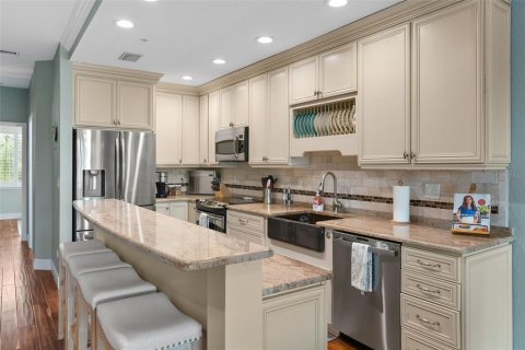 Townhouse in Oldsmar, Florida 3 bedrooms, 170.38 sq.m. № 2142220 - photo 9
