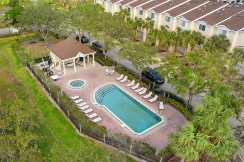 Townhouse in Oldsmar, Florida 3 bedrooms, 170.38 sq.m. № 2142220 - photo 4
