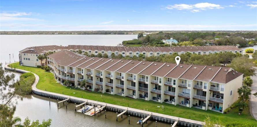Townhouse in Oldsmar, Florida 3 bedrooms, 170.38 sq.m. № 2142220