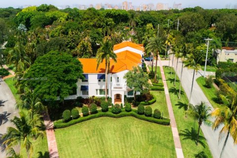 Villa ou maison à vendre à Coral Gables, Floride: 7 chambres, 994.61 m2 № 1847753 - photo 1