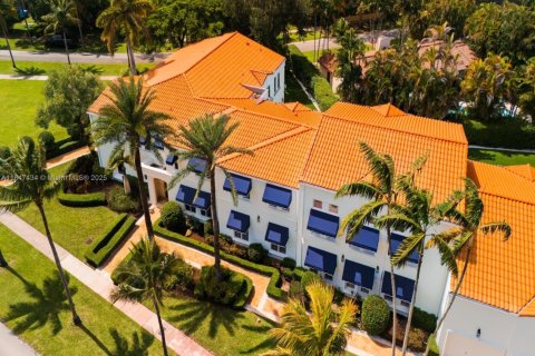 Villa ou maison à vendre à Coral Gables, Floride: 7 chambres, 994.61 m2 № 1847753 - photo 2