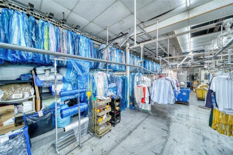 Commercial property in Miami, Florida № 1600663 - photo 9