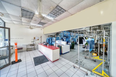 Commercial property in Miami, Florida № 1600663 - photo 10