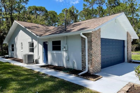 House in Palm Coast, Florida 3 bedrooms, 199.55 sq.m. № 1918856 - photo 19