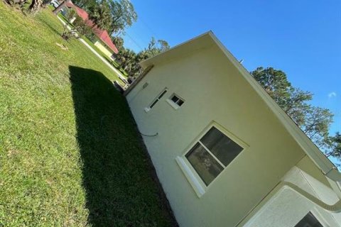 House in Palm Coast, Florida 3 bedrooms, 199.55 sq.m. № 1918856 - photo 26