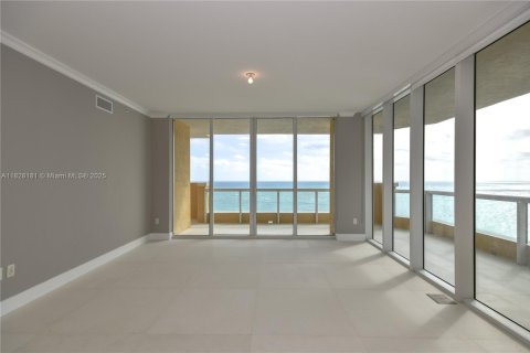 Copropriété à louer à Sunny Isles Beach, Floride: 4 chambres, 254.18 m2 № 1940804 - photo 2