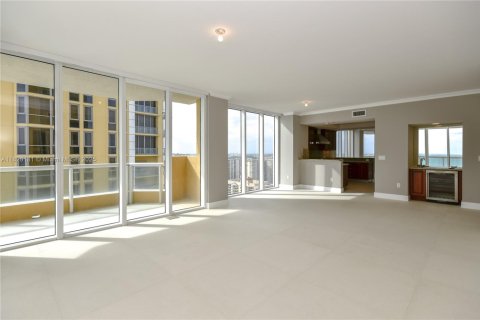 Copropriété à louer à Sunny Isles Beach, Floride: 4 chambres, 254.18 m2 № 1940804 - photo 5