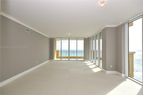 Copropriété à louer à Sunny Isles Beach, Floride: 4 chambres, 254.18 m2 № 1940804 - photo 3