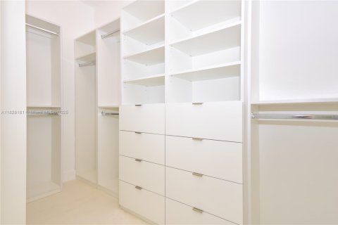 Copropriété à louer à Sunny Isles Beach, Floride: 4 chambres, 254.18 m2 № 1940804 - photo 14