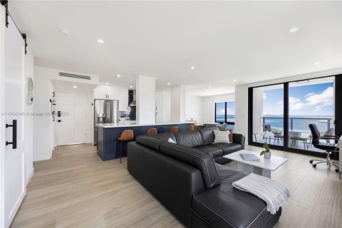 Condominio en venta en Miami, Florida, 2 dormitorios, 117.89 m2 № 1956488 - foto 1