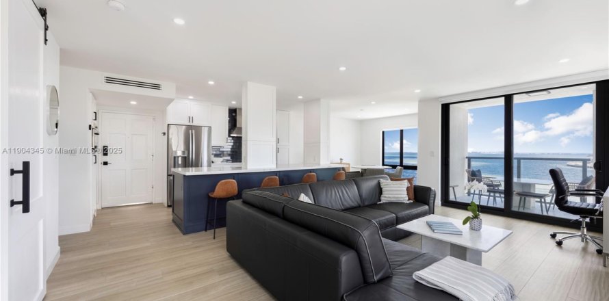 Condominio en Miami, Florida, 2 dormitorios  № 1956488