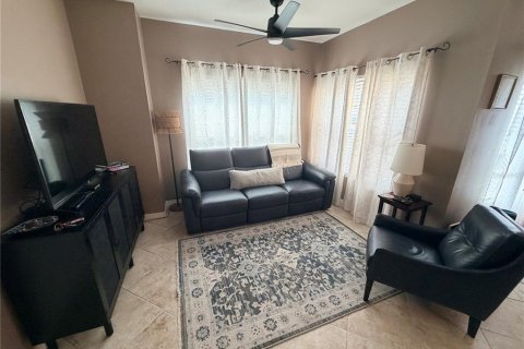 Condo in Seminole, Florida, 2 bedrooms  № 2379834 - photo 5