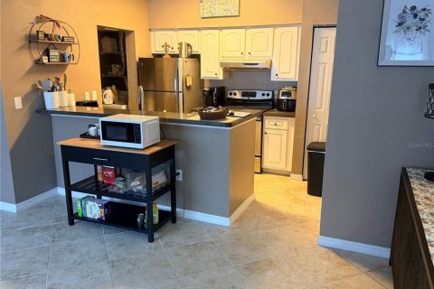 Condo in Seminole, Florida, 2 bedrooms  № 2379834 - photo 9