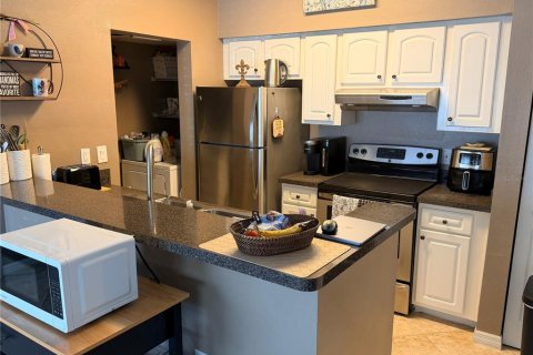 Condo in Seminole, Florida, 2 bedrooms  № 2379834 - photo 11