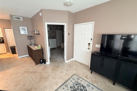 Condo in Seminole, Florida, 2 bedrooms  № 2379834 - photo 6