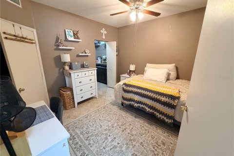 Condo in Seminole, Florida, 2 bedrooms  № 2379834 - photo 7