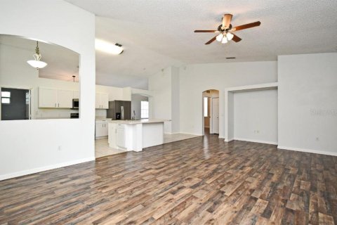 Casa en venta en Deltona, Florida, 4 dormitorios, 218.51 m2 № 1747497 - foto 11