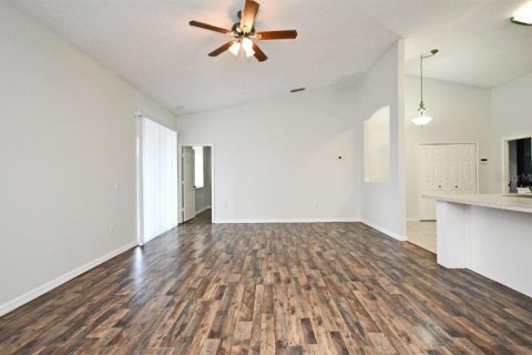 Casa en venta en Deltona, Florida, 4 dormitorios, 218.51 m2 № 1747497 - foto 13