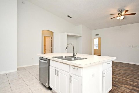 Casa en venta en Deltona, Florida, 4 dormitorios, 218.51 m2 № 1747497 - foto 9